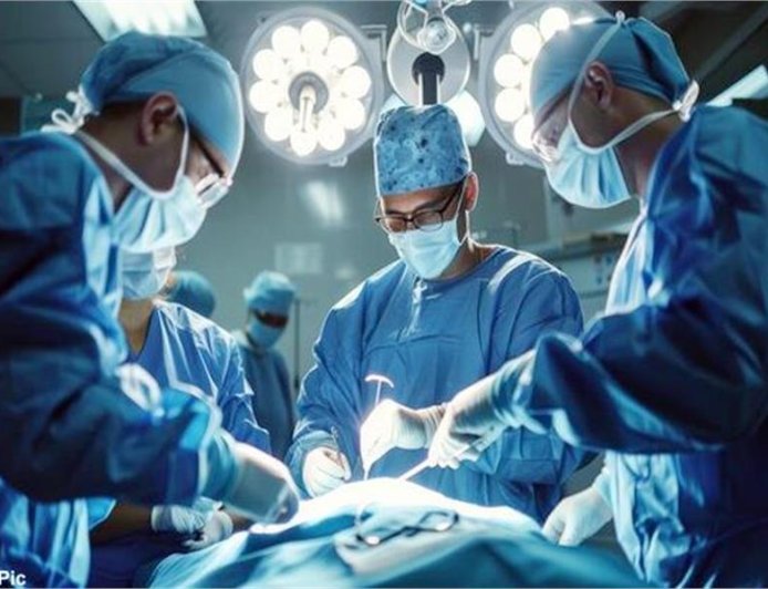 AIIMS बिलासपुर के डॉक्टरों ने रचा इतिहास, 7 घंटे में जोड़ा कटा हुआ हाथ