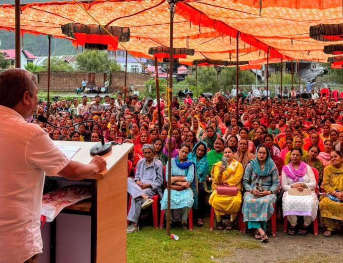 विधायक नीरज नैय्यर ने मैहला और सरोल में बीपीएल लाभार्थियों से किया सीधा संवाद