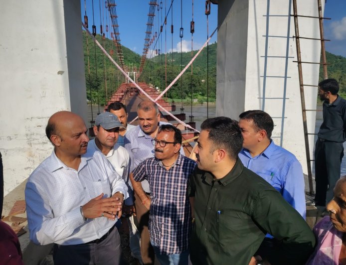 विक्रमादित्य सिंह ने सुन्नी में किया विभिन्न निर्माणाधीन परियोजनाओं का निरीक्षण