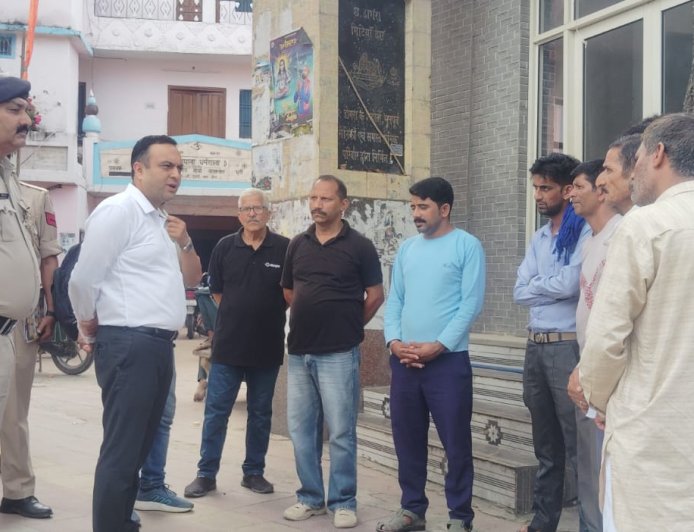 दियोटसिद्ध में टैक्सी ऑपरेटरों और अन्य लोगों को बताईं नालसा की योजनाएं