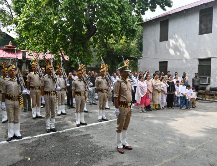 स्वतंत्रता दिवस के अवसर पर जिला न्यायिक एवं सत्र न्यायाधीश अनुजा सूद ने किया ध्वजारोहण