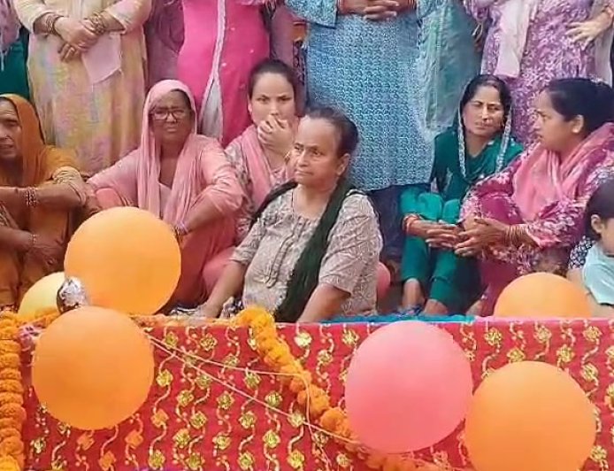 अर्थी सडक़ पर रखकर चक्का जाम, अढ़ाई घंटे बाद खुला धर्मशाला-चैतड़ू-कांगड़ा रोड