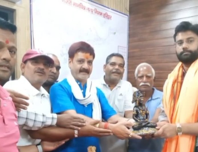 कावड़ मेला 2026 निर्विघ्न व शांतिपूर्ण संपन्न हो जाने के सामाजिक संगठनों ने नगर आयुक्त नंदन कुमार का किया नागरिक स्वागत