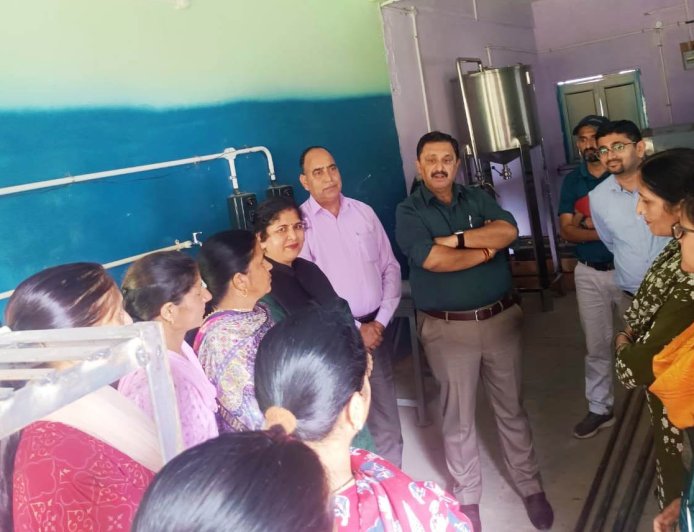 मनमोहन शर्मा ने आई.एफ.सी. स्कलोडा व कण्डाघाट का किया निरीक्षण