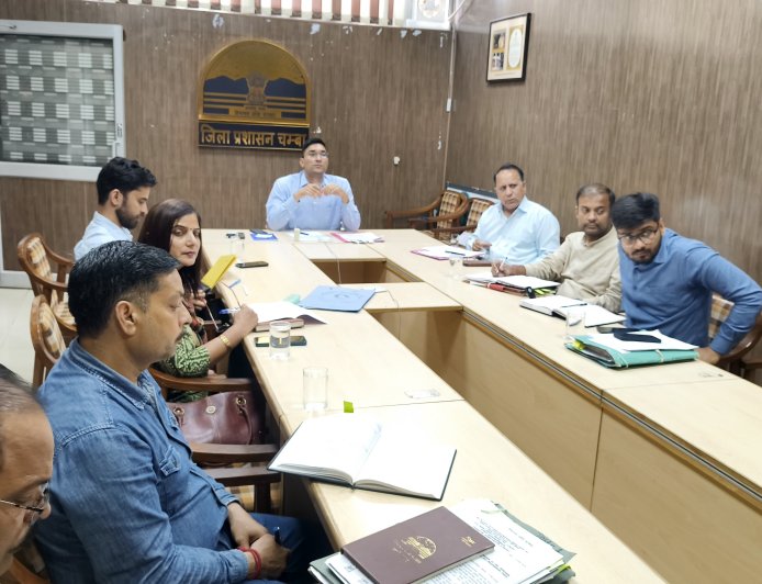परिक्रमा पथ पर जाने वाले श्रद्धालुओं को एडीएम भरमौर से लेनी होगी अनुमति,  श्री मणिमहेश यात्रा की तैयारियों को लेकर बैठक आयोजित
