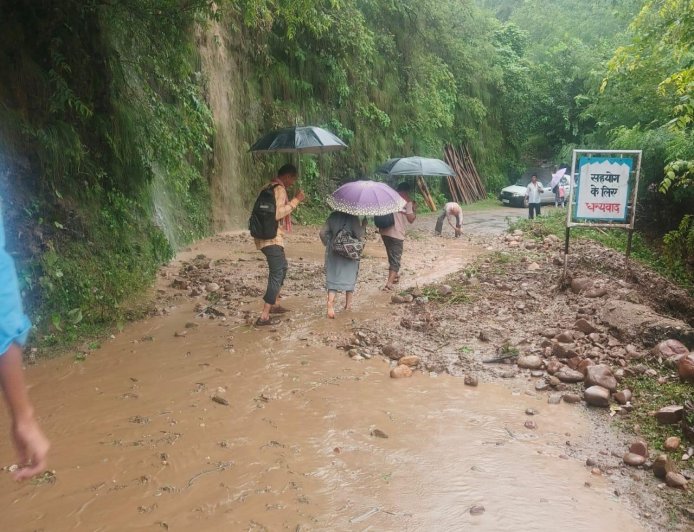 भारी बारिश से अवरुद्ध हुई सड़कों को पीडब्ल्यूडी ने किया बहाल, इस मॉनसून सीजन में जिला में लगभग 29.22 करोड़ के नुक्सान का अनुमान