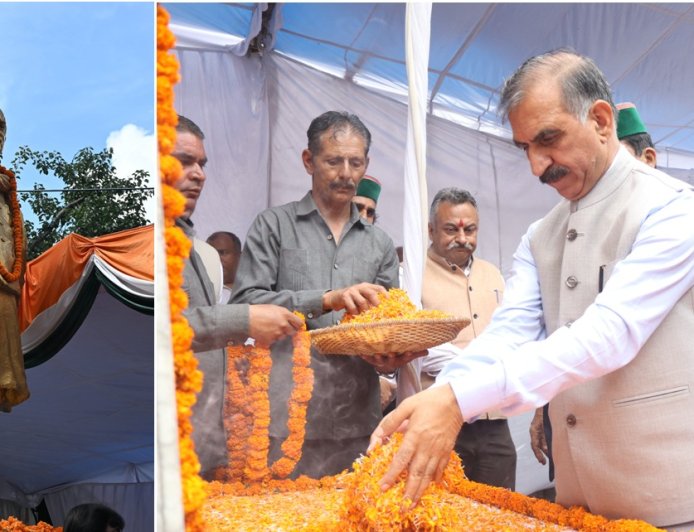 मुख्यमंत्री ने पूर्व प्रधानमंत्री राजीव गांधी को पुष्पांजलि अर्पित की