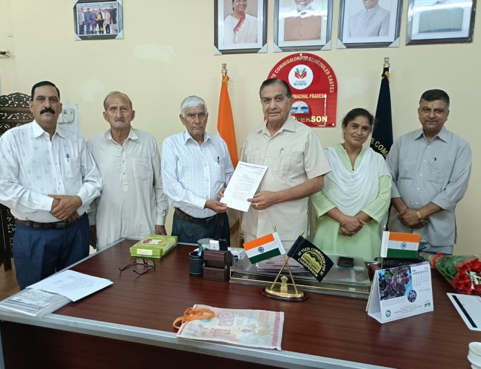 राज्य एससी आयोग के अध्यक्ष से श्मशान घाटों के निर्माण की मांग को लेकर मिला प्रतिनिधिमंडल