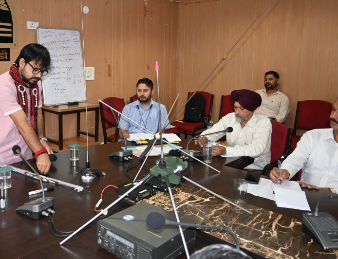 आपदा के समय त्वरित संचार का प्रभावी माध्यम हैम रेडियो : अपूर्व देवगन