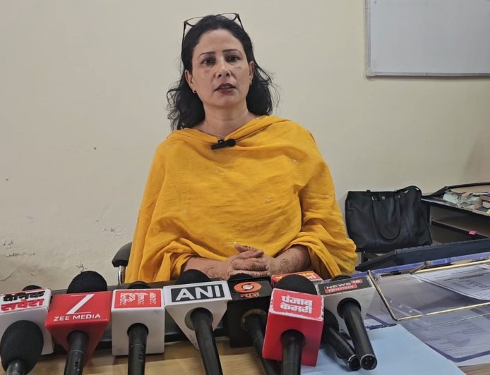 टिप्पर-ट्राला वाहन संचालकों पर परिवहन विभाग की कार्रवाई, एक दिन में वसूला करीब 8 लाख का जुर्माना