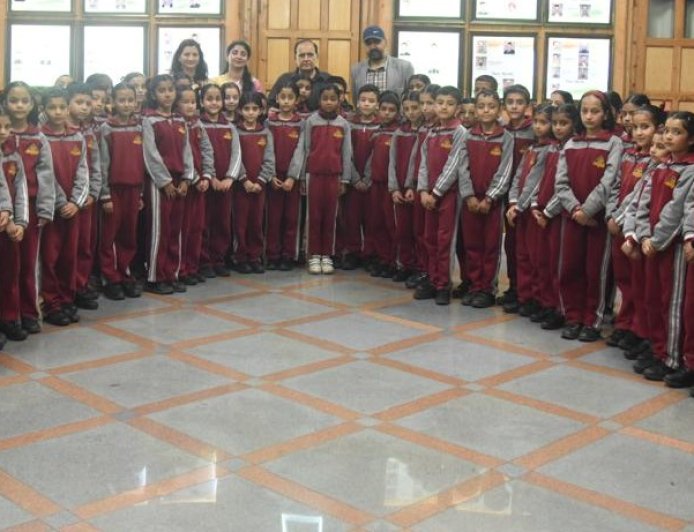 पोर्टमोर स्कूल शिमला तथा राजकीय महाविद्यालय धामी के छात्र – छात्राओं ने देखी सदन की कार्यवाही, विधानसभा अध्यक्ष से मुलाकात कर जानी संसदीय प्रणाली