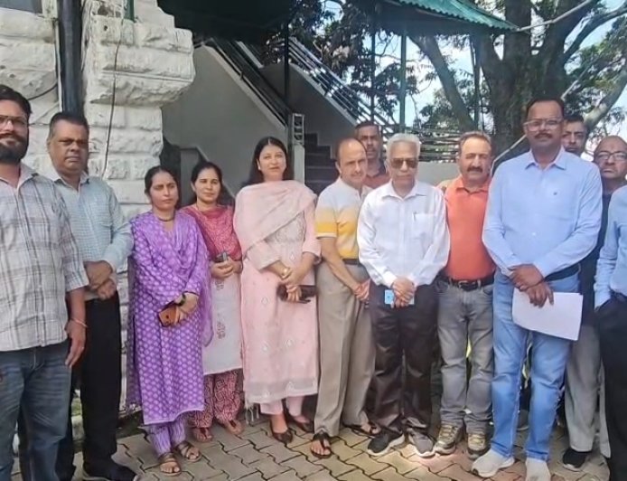 कुत्तों की समस्या को लेकर DC से मिला प्रतिनिधिमंडल, स्थानीय लोग और व्यापारी पिछले लंबे समय से झेल रहे परेशानी
