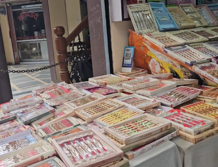 ऑनलाइन खरीद का व्यापारियों के कारोबार पर असर, रक्षाबंधन को लेकर फीकी पड़ी बाजारों में रौनक