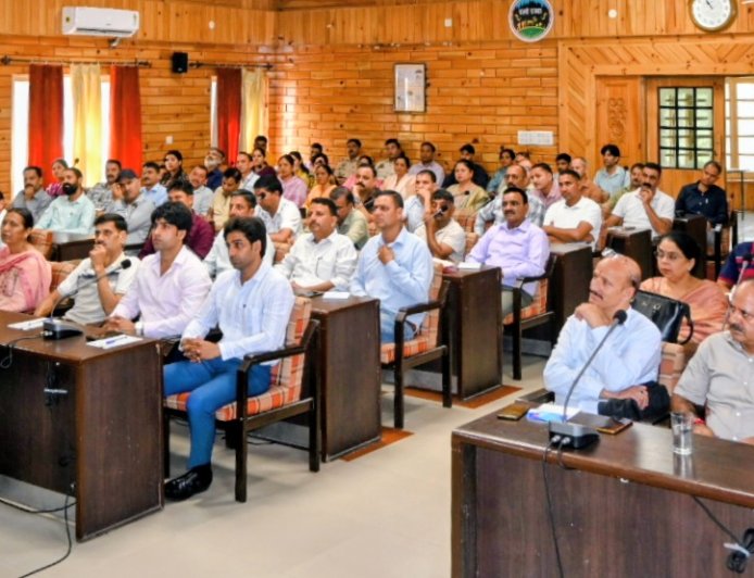 नशे की रोकथाम में परिवार और समाज की भूमिका अहम: उपायुक्त मुकेश रेपस्वाल