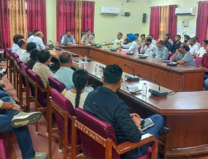 एडीसी ने नशे के खिलाफ अभियान को और प्रभावी बनाने के साथ सड़क सुरक्षा उपायों को सुदृढ़ करने के दिए निर्देश