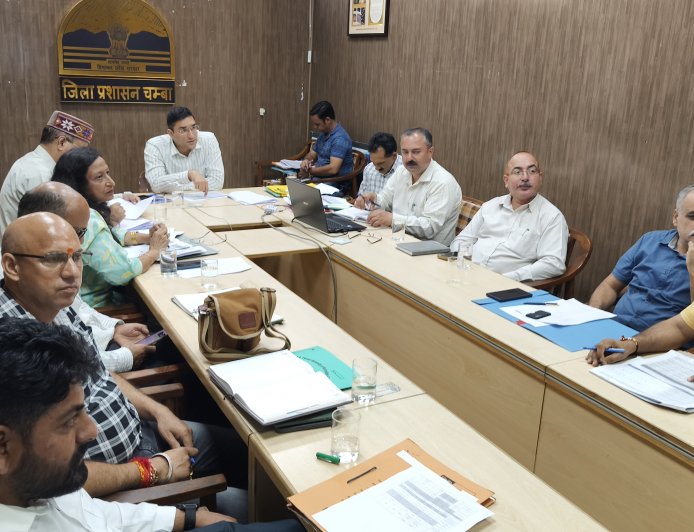 नीति आयोग के आकांक्षी जिला कार्यक्रम एवं सामाजिक उत्तरदायित्व गतिविधियों की उपायुक्त ने की समीक्षा