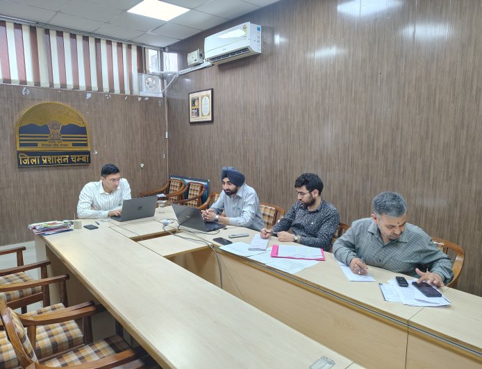 विशेष राजस्व लोक अदालत के तहत प्रगति की समीक्षा को लेकर बैठक आयोजित