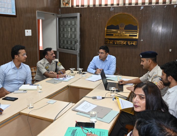 नशे की तस्करी एवं बिक्री में संलिप्त दोषियों के विरुद्ध कड़ी कार्रवाई सुनिश्चित की जाए –उपायुक्त मुकेश रेपस्वाल