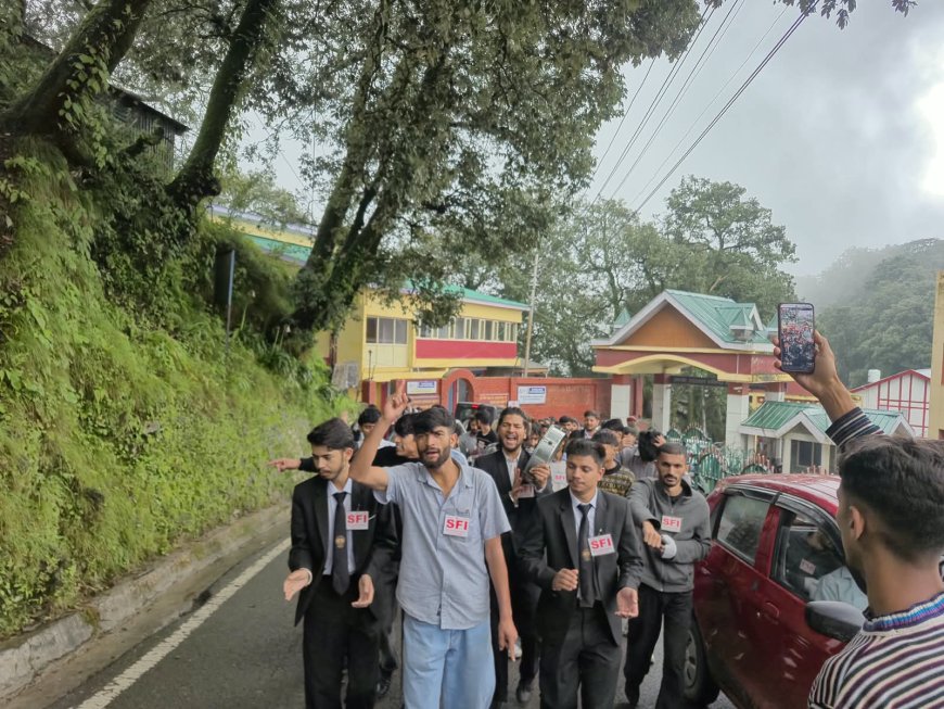 NTA की लगातार विफलताओं के खिलाफ SFI HPU यूनिट का विरोध प्रदर्शन