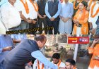 घुमारवीं में अनशन पर बैठे भाजपा नेताओं एवं कार्यकर्ताओं को जूस पिलाकर जयराम ठाकुर ने करवाया अनशन समाप्त