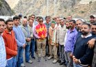 चंबा से होली जाते हुऎ राजस्व मंत्री का अनेक स्थानों पर हुआ भव्य स्वागत