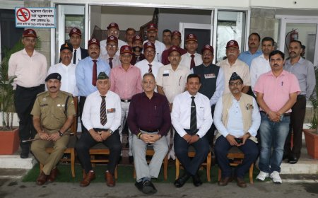 राज्यपाल ने हमीरपुर में पूर्व सैनिकों से भेंट की, शहीदी स्मारक के लिए 5 लाख रुपये देने की घोषणा