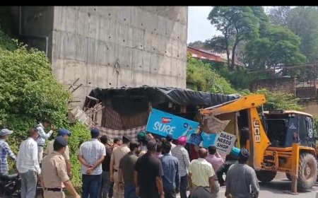 अतिक्रमण के खिलाफ नाहन में नगर परिषद की कार्रवाई, अतिक्रमण पर चला नगर परिषद का पीला पंजा