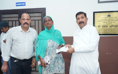 व्यवसायिक प्रोत्साहन केंद्र गोंदपुर बुल्ला में मुकेश अग्निहोत्री ने सुनीं लोगों की समस्याएं, 3.60 लाख की सहायता राशि के चेक बांटे
