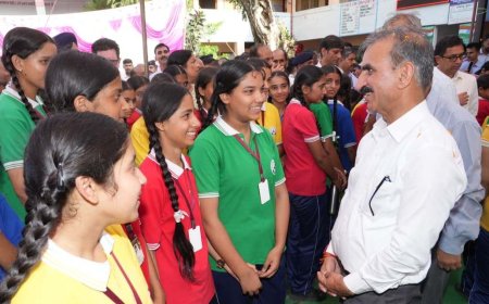 विद्यार्थियों से मुख्यमंत्री का संवाद, करियर से लेकर स्वच्छता और पेपर लीक तक हुए सवाल