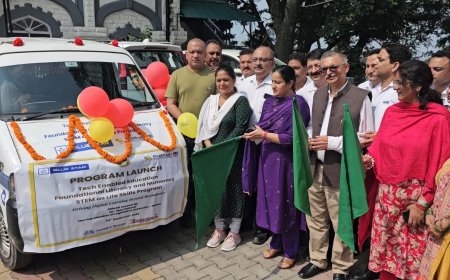 मोबाइल कंप्यूटर वैन से डिजिटल एजुकेशन की मिलेगी जानकारी, विधायक ने मोबाइल कंप्यूटर वैन को दिखाई हरी झंडी