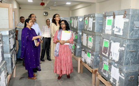 मुख्य निर्वाचन अधिकारी नंदिता दास गुप्ता ने नाहन स्थित जिला ईवीएम/वीवीपैट वेयरहाउस का किया त्रैमासिक निरीक्षण