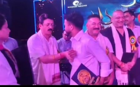 सम्मान पर सियासत : विधायक के मंच पर कांग्रेसी नेता ने स्मृति चिन्ह लेने से किया इनकार