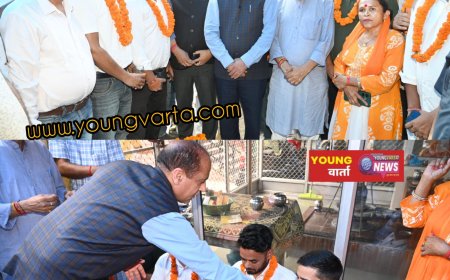 घुमारवीं में अनशन पर बैठे भाजपा नेताओं एवं कार्यकर्ताओं को जूस पिलाकर जयराम ठाकुर ने करवाया अनशन समाप्त