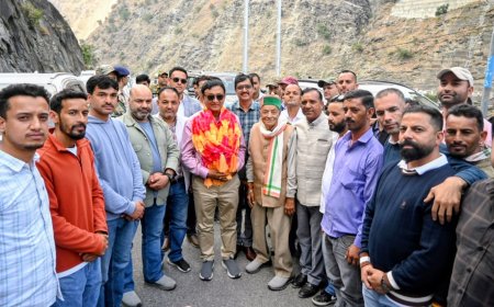चंबा से होली जाते हुऎ राजस्व मंत्री का अनेक स्थानों पर हुआ भव्य स्वागत