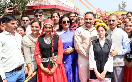 बच्चों के साथ फिर दिखा मुख्यमंत्री का अपनापन