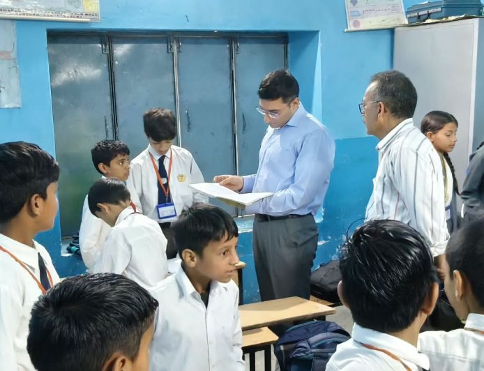उपायुक्त मुकेश रेपस्वाल ने कोलका क्षेत्र में किया विभिन्न स्कूलों का निरीक्षण 
