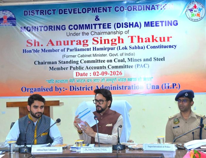 सांसद अनुराग ठाकुर ने केंद्र प्रायोजित योजनाओं की समीक्षा की, अधिकारियों को तय लक्ष्य के साथ काम करने के निर्देश