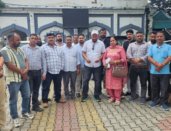 16वें वित्त आयोग के तहत मिलने वाली राशि जल शक्ति विभाग को देने का विरोध, पंचायत प्रधानों ने डीसी सिरमौर से की मुलाकात