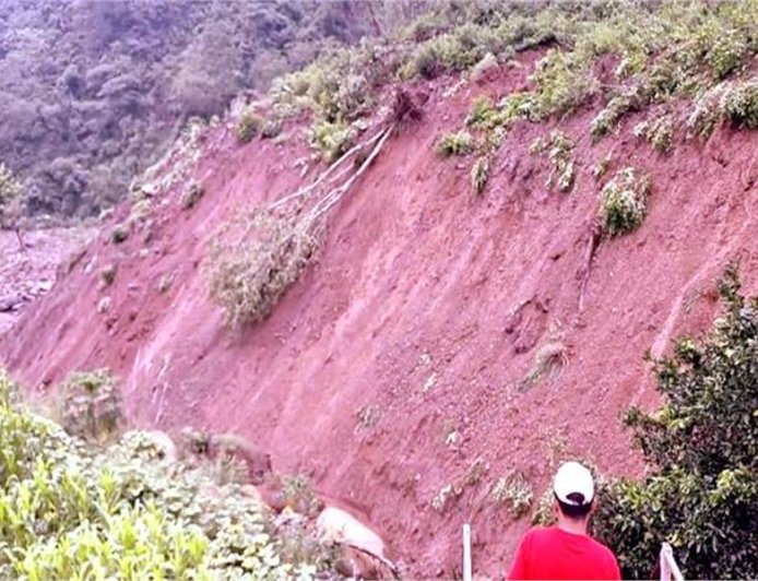 नालागढ़-शिमला मार्ग पर लैंडस्लाइड, 15 फुट धंसी सड़क
