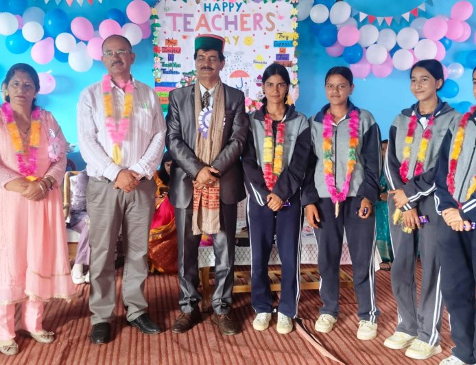 चियोग स्कूल की छात्राओं ने कबड्डी और ठोडा में जीती ट्रॉफी