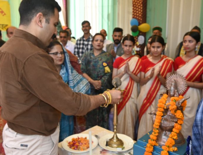 अनुशासन, आत्मविश्वास और नेतृत्व की भावना विकसित करने का सशक्त माध्यम हैं खेल गतिविधियां - विक्रमादित्य सिंह