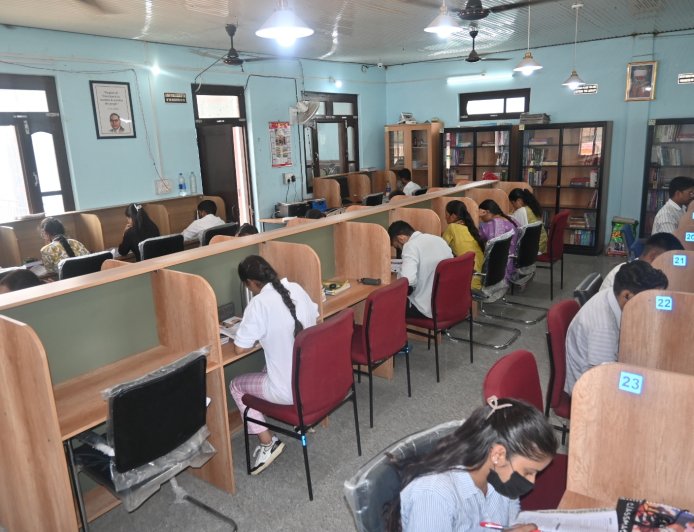 डलाह में 12 लाख की लागत से तैयार पुस्तकालय में 50-60 विद्यार्थी रोजाना कर रहे अध्ययन