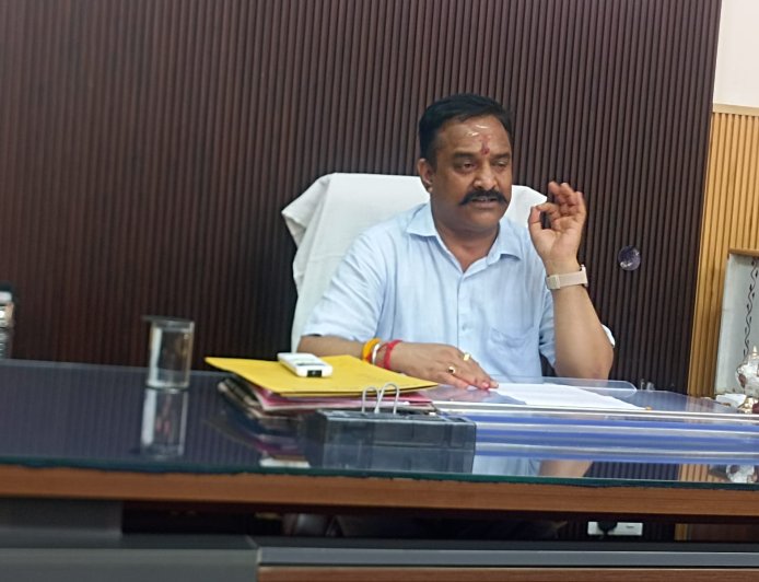 जिला मंडी में 555 पंजीकृत कामगारों को प्रदान की गई 2.76 करोड़ रुपये की आर्थिक सहायता- नरदेव सिंह कंवर
