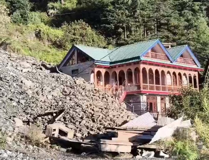 पार्वती जल विद्युत परियोजना के एडिट-5 से पानी का रिसाव, पालचरा गांव में भारी नुकसान