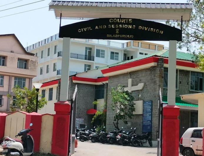 बिलासपुर कोर्ट की दूसरी मंजिल से छलांग लगाकर फरार हुआ चिट्टे का आरोपी