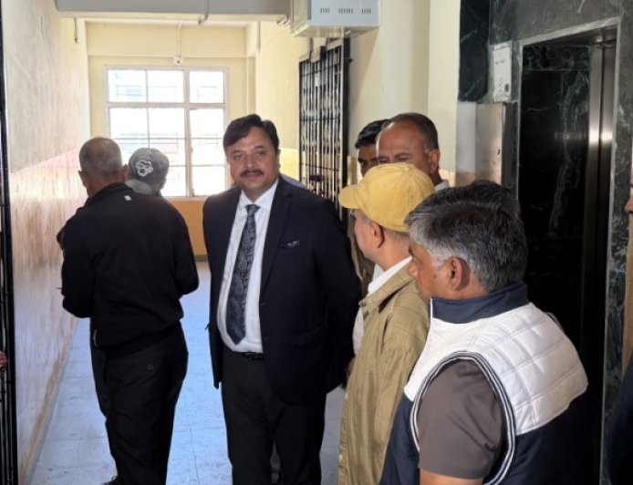 जिला निर्वाचन अधिकारी ने फागु ईवीएम वेयरहाउस का किया निरीक्षण