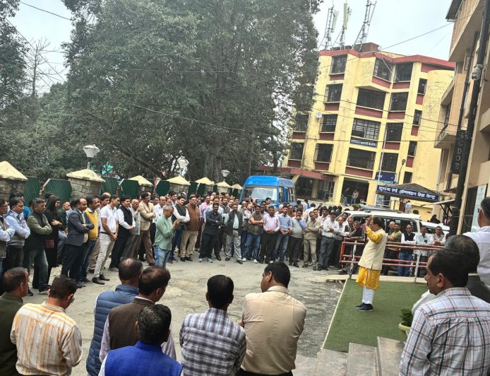 विश्वविद्यालय की स्वायत्तता को ख़त्म करने वाले काले विधेयक को वापस ले सरकार" : पूर्व मंत्री सुरेश भारद्वाज