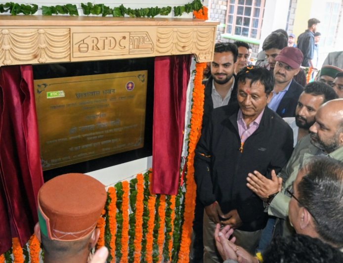 राजस्व मंत्री ने 4.11 करोड़ से बने एकलव्य आदर्श आवासीय विद्यालय के छात्रावास भवन का किया लोकार्पण