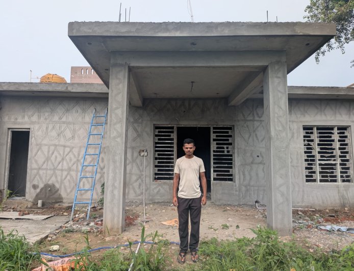 सुख-आश्रय से अबकी बरसात चैन से सोये अभिषेक, पक्के घर की हसरत हुई पूरी