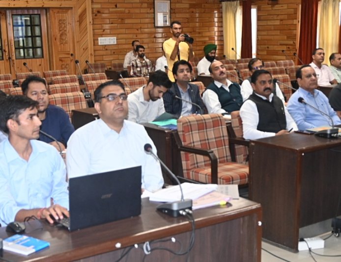 लोकसभा सांसद डॉ. राजीव भारद्वाज की अध्यक्षता में सड़क सुरक्षा समिति की बैठक आयोजित